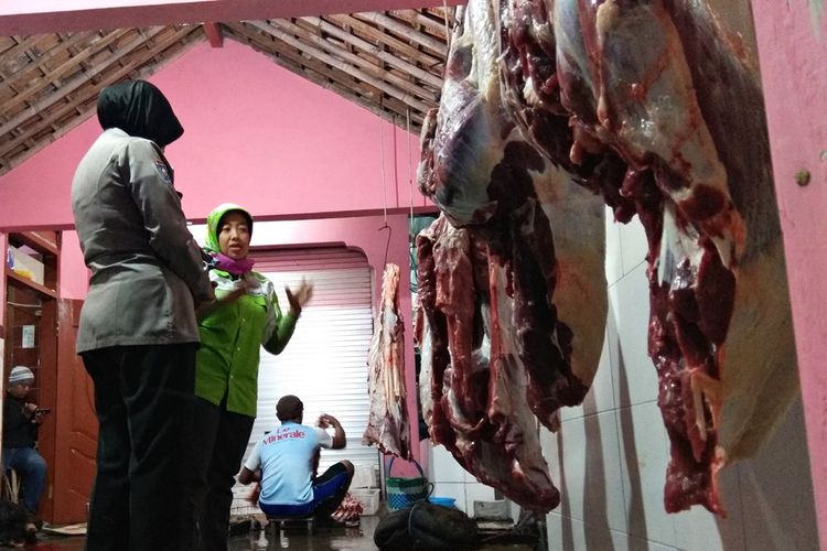 Dinas Peternakan Kabupaten Magetan lakukan sidak ke sejumlah TPH yang melakukan pemotongan hewan. Sidak dilakukan untuk meminimalisir kecurangan pedagang dan memastikan standart operasi yang diterapkan TPH jelang natal dan tahun baru 2019.