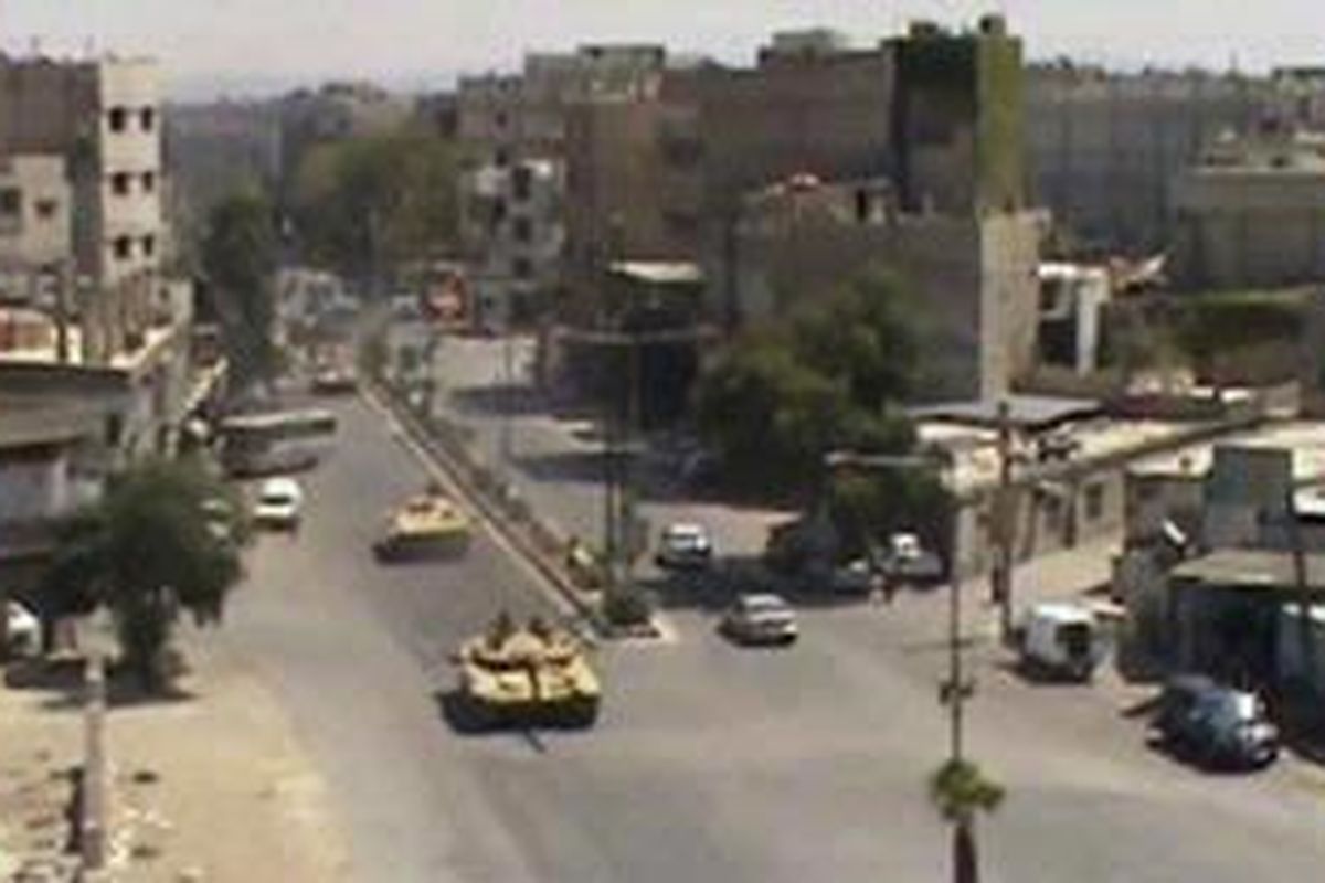 Tayangan video memuat gambar tank yang dikerahkan di sejumlah kawasan di Damaskus.