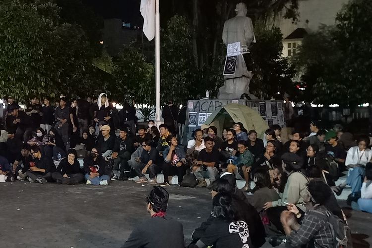 Massa Aksi Jogja Memanggil Menginap di DPRD DI Yogyakarta, Tunggu UU TNI Dibatalkan