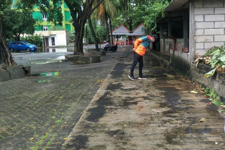 Pemerintah Kota Jakarta Selatan menindaklanjuti lahan parkir salah satu sekolah yang berdiri di atas saluran air penghubung ke Kali Grogol. Sekolah Menengah Pertama (SMP) swasta mewah itu berada di Jalan Haji Nawi, Gandaria Selatan, Cilandak, Jakarta Selatan. 