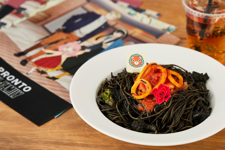 Menu Thorn Princess' Squid Ink Tomato Pasta yang disajikan di kafe bertema anime Spy x Family di Jepang.