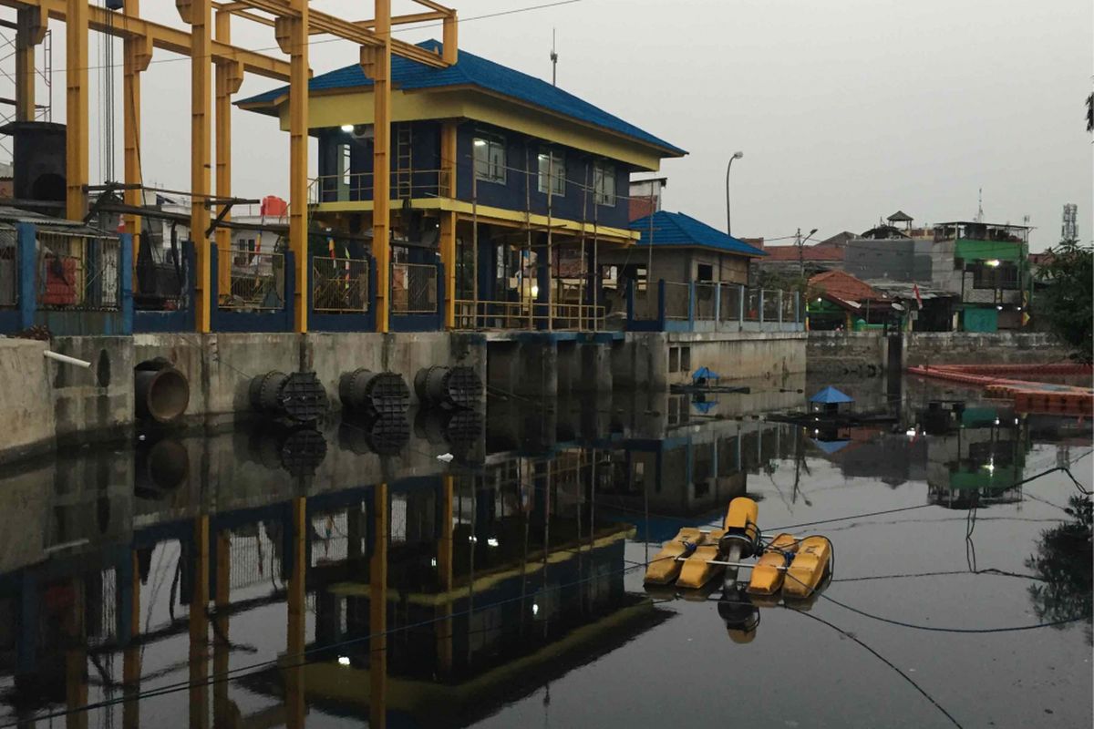 Pemprov DKI Jakarta melakukan uji coba 4 mesin di Kali Item, Kemayoran, guna memperbaiki kualitas air serta mengubah warna hitam Kali Item, menjadi jernih. Bekerjasama dengan perusahaan yang bergerak di bidang lingkungan, PT HAS Environmental, ada 4 mesin yang saat ini telah diuji coba yaitu, Nano bubble, aerator, surface aerator, dan blower, Kamis (26/7/2018).