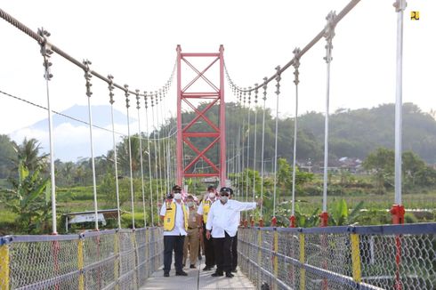 Pesan Basuki: Jaga Kualitas dan Keamanan Jembatan Gantung Baledu