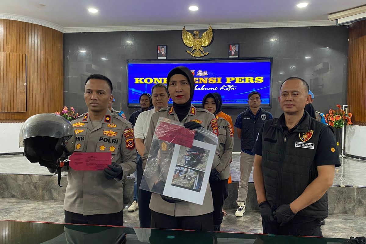 Kepala Kepolisian Polres Sukabumi Kota, AKBP Rita Suwadi saat memperlihatkan barang bukti atas kasus penyiraman air keras terhadap seorang ibu dan anak. Rabu (28/5/2025).