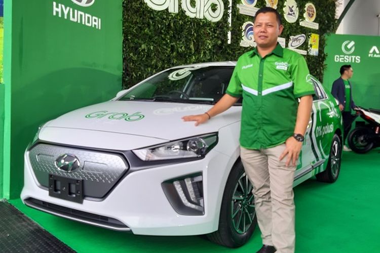 Salah seorang Mitra Grab yaitu Haris Effendy (35) memberikan tanggapannya perihal langkah Grab Indonesia yang melakukan uji coba kendaraan listrik pada Januari 2020 mendatang.