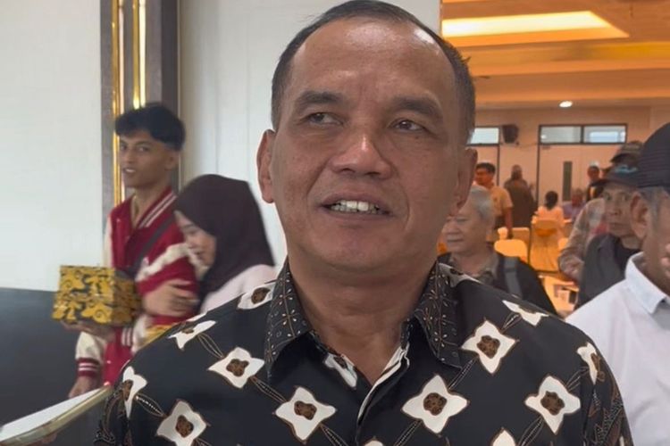 Ketua DPRD Provinsi Jateng Sumanto usai menghadiri Focus Group Discussion (FGD) bertema &lsquo;Ketahanan Ekonomi Jateng di Masa Sableng&rsquo; di kompleks gubernuran, Rabu (16/7/2025).