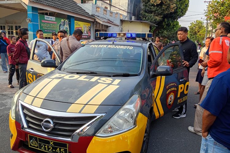 Modus COD Emas Batangan Rp 250 Juta di Kediri Berujung Perampokan, 2 Pelaku Ditabrak Suami Korban