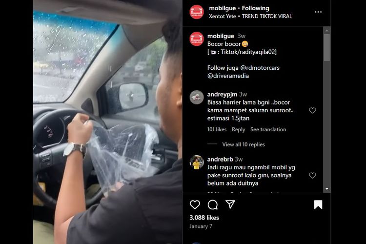 Video viral, menyetir sambil memegang kantong plastik karena sunroof bocor