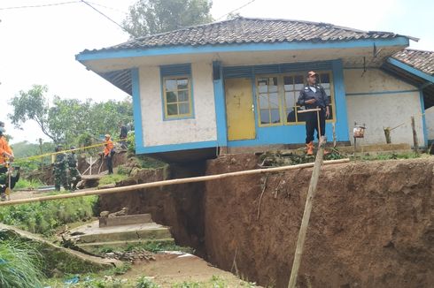 Dengar Dentuman Disertai Gempa, Warga Lokasi Bencana Tanah Bergerak Sukabumi Berhamburan Keluar