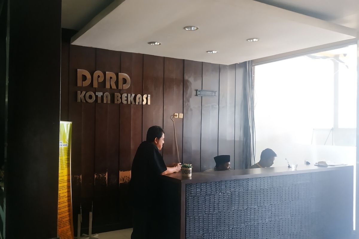 Kantor DPRD Kota Bekasi belum memasang foto anyar Presiden-Wakil Presiden RI periode 2019-2024, Joko Widodo-Maruf Amin, Selasa (22/10/2019).