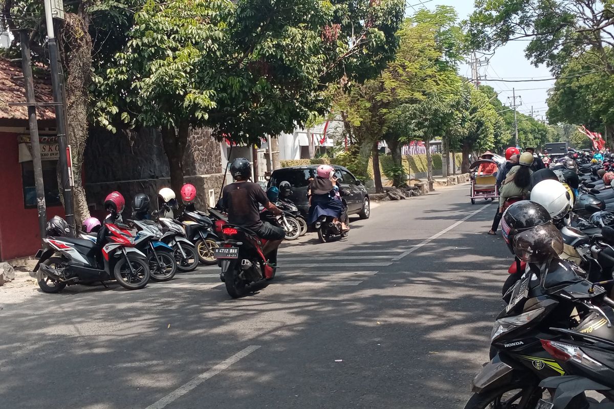 Ilustrasi kendaraan bermotor di jalanan Kota Malang, Jawa Timur pada Sabtu (26/8/2023). 