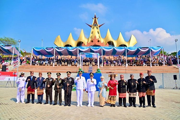 Upacara pengibaran bendera di Menara Siger tahun ini tercatat sebagai catatan penting perjalanan Lampung Selatan dalam mengisi kemerdekaan. 