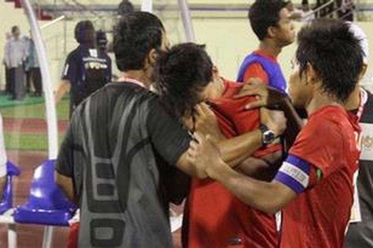 Timnas U-21 Indonesia gagal meraih juara. Kesedihan pun melanda beberapa pemain Indonesia.