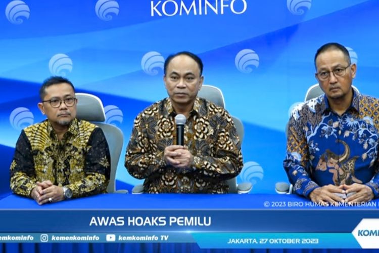 Menteri Kominfo Budi Arie Setiadi saat memberikan keterangan pers yang membahas hoaks Pemilu 2024 secara daring pada Jumat (27/10/2023).