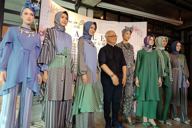Koleksi ALLEA Itang Yunasz yang dipamerkan dalam acara peluncurannya di Conclave, Jakarta Selatan, Rabu (14/3/2018).