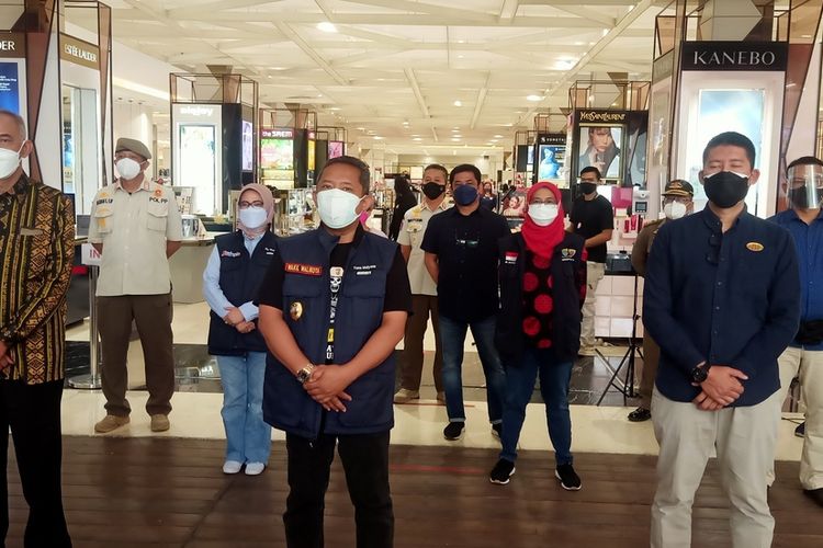 Pemerintah Kota Bandung bersama Kementrian Perdagangan RI melakukan monitoring uji coba pembukaan mal dan pusat perbelanjaan.