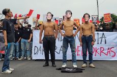 Demonstran di Banyumas Beri "Kartu Merah" untuk Jokowi dan Keluarga