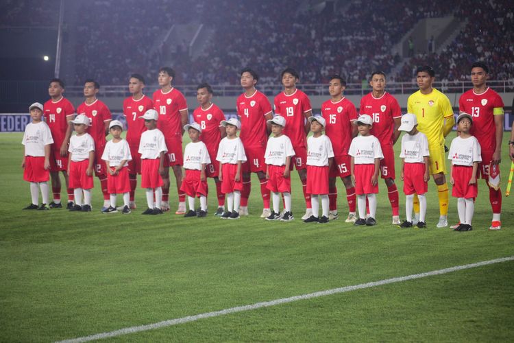 Pemain-pemain timnas Indonesia yang dikapteni Muhammad Ferarri berpose jelang laga Grup B ASEAN Cup alias Piala AFF 2024 melawan Filipina di Stadion Manahan, Solo, Sabtu 21 Desember 2024.