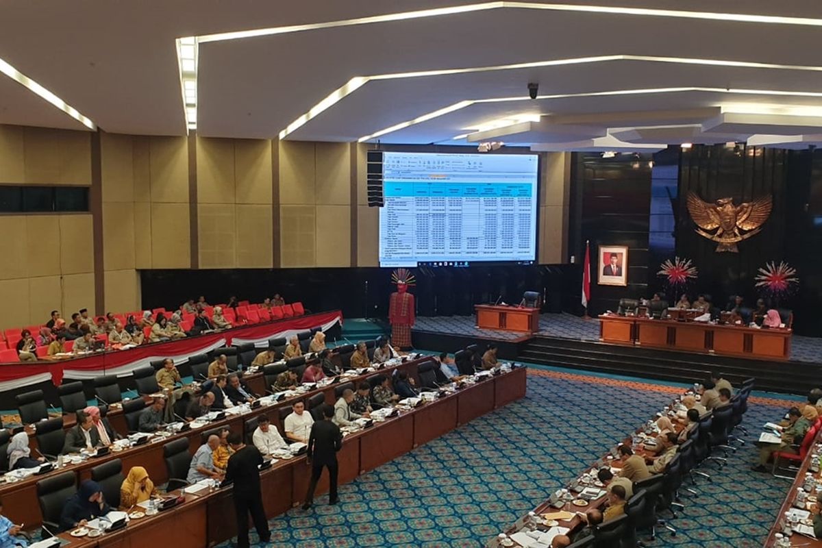 Suasana rapat anggaran DPRD DKI Jakarta di ruang rapat paripurna, Jalan Kebon Sirih, Jakarta Pusat, Selasa (26/11/2019)