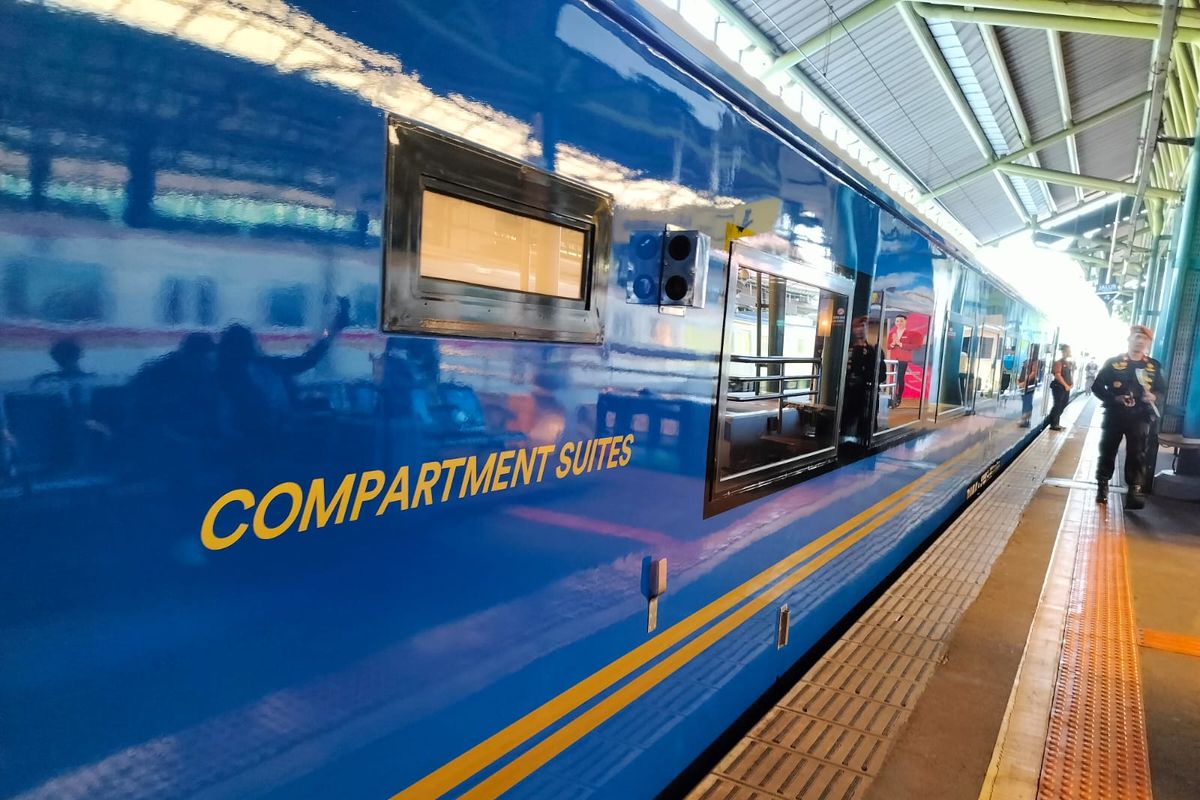 PT Kereta Api Indonesia (Persero) atau KAI menghadirkan pengalaman perjalanan mewah dan nyaman melalui layanan terbaru Kereta Api (KA) Anjasmoro yang akan beroperasi mulai 24 Maret 2025. 
