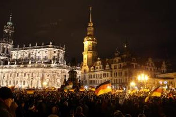 Sebanyak 17.000 orang ikut ambil bagian dalam unjuk rasa anti-Islam yang digelar organisasi PEGIDA di Dresden, Jerman.