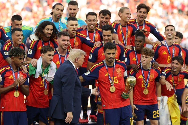 Marc Cucurella Ditagih Buat Tato Wajah Luis de la Fuente Usai Juara Piala Dunia 2026