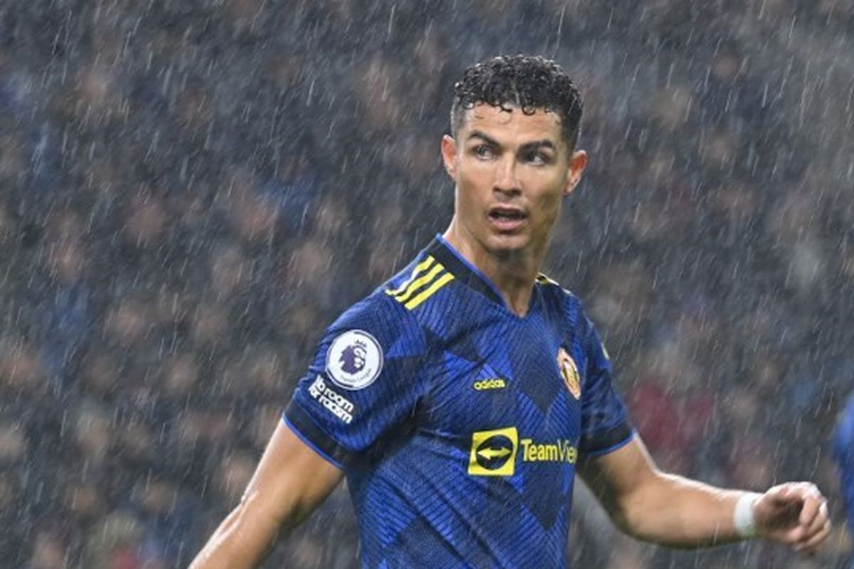 Penyerang Manchester United Cristiano Ronaldo dalam pertandingan melawan Burnley pada pekan ke-24 Liga Inggris 2021-2022 di Stadion Turf Moor, Selasa (8/2/2022) waktu setempat. 