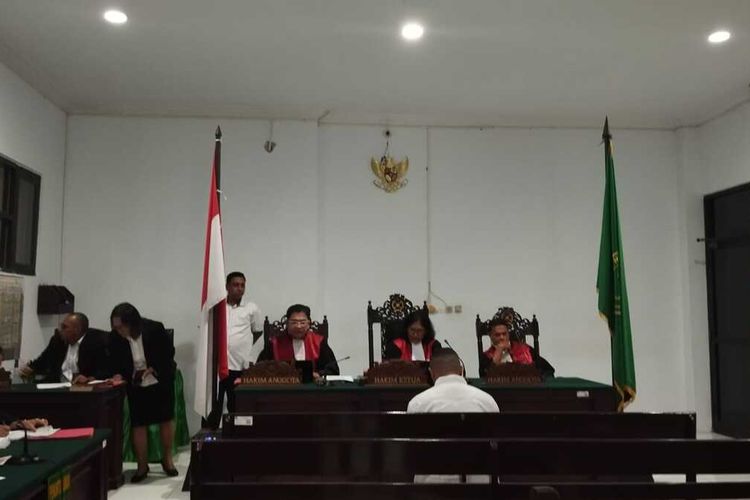 Johar Isnain terdakwa kasus penganiayaan wartawan TribunAmbon dituntut 6 bulan penjara, Senin, (29/4/2024). Pembacaan tuntutn oleh jaksa penutut umum (JPU) itu berlangsung pada siding ketiga di Pengadilan Negeri Ambon pagi tadi.