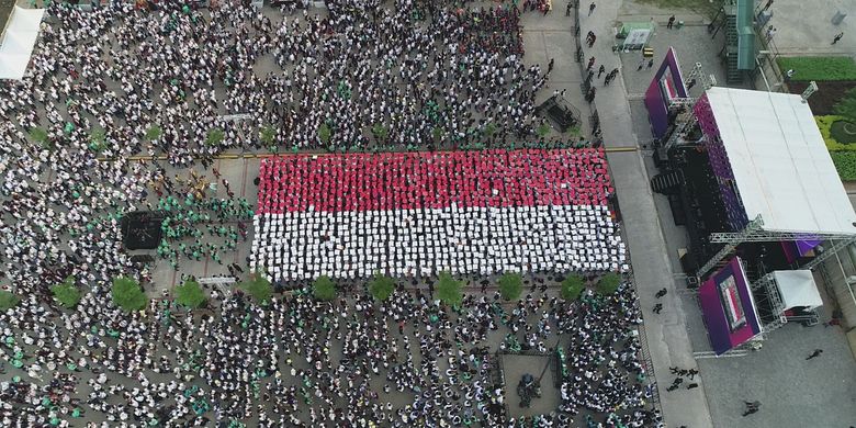 Lebih dari 12.000 Mahasiswa baru Universitas Bina Nusantara (Binus) resmi dilantik dan bergabung dalam komunitas Binusian. Acara diadakan serentak pada 14 September 2019 di tiga kampus yaitu Binus Alam Sutera, Binus Bandung, serta Binus Malang.