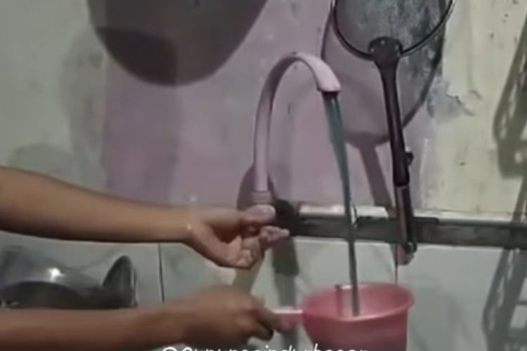 Viral, Video Air Sumur Warga di Bogor Diduga Bercampur BBM.