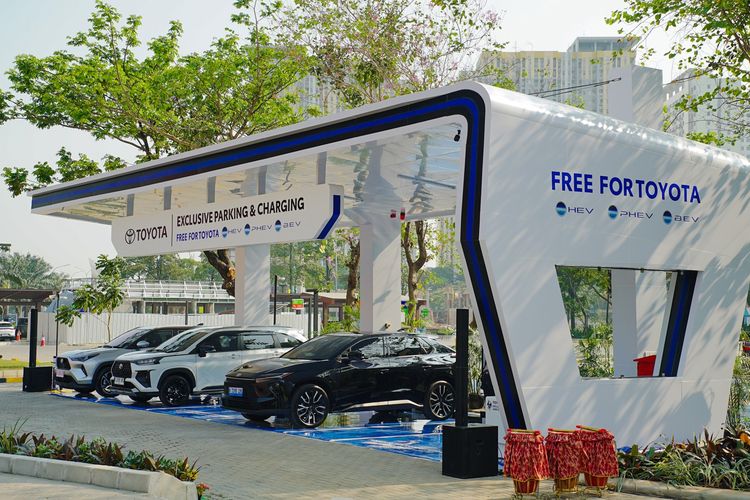 Toyota Tambah Charging Spot Gratis untuk Mobil Elektrifikasi di Bekasi