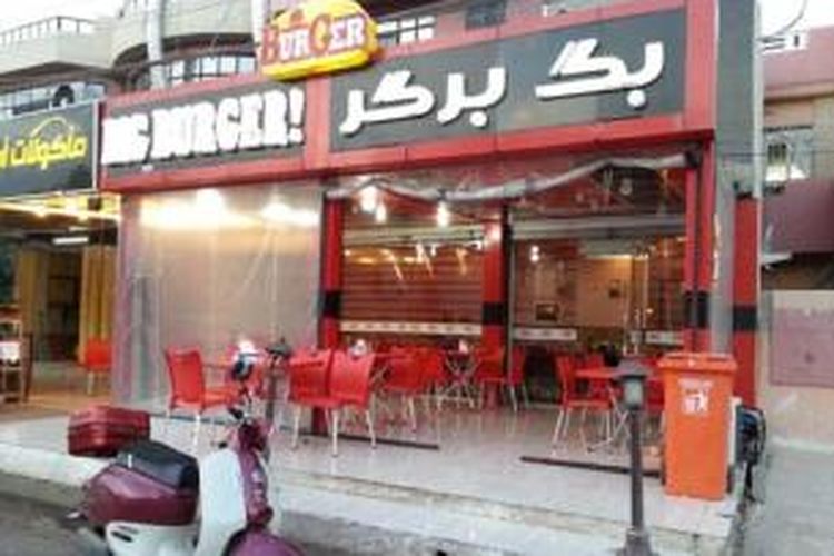 Restoran Big Burger di kota Mosul tak pernah diganggu ISIS dan tetap beroperasi seperti biasa.