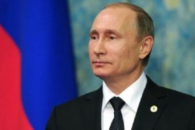 Vladimir Putin mengatakan Rusia memegang informasi bahwa minyak ISIS mengalir ke Turki. 