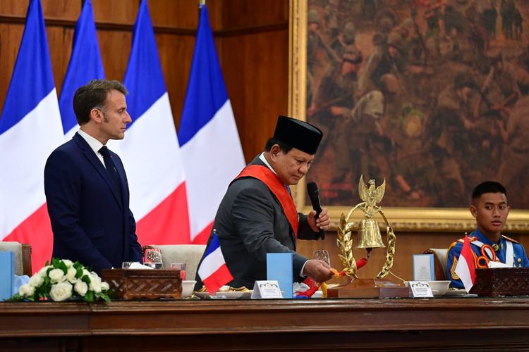 Momen Presiden Macron Makan Siang Bareng Taruna di Akmil, Dimulai Prabowo dengan Pukul Lonceng