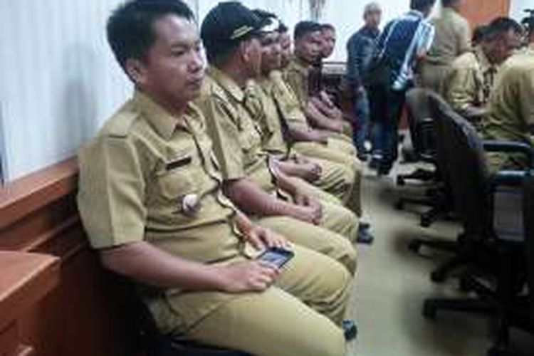  Ratusan Kepala Desa Di Kabupaten Nunukan ngeluruk ke DPD Nunukan, Mereka mempertanyakan Alokasi Dana Desa yang menusut hingga lebih dari separuhnya. Mereka menuntut Pemerintah daerah merealisasikan ADD sesuai dengan aturan, diaman ADD Nunkan tahun 2017 sekitar 79 milyar rupiah.