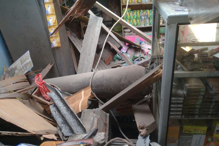 Tabung Oksigen Terlempar ke Warung Madura di Jakut, 