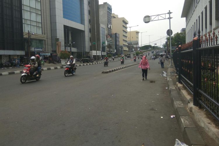 Trotoar Jalan Asemka sepi dari aktivitas PKL.