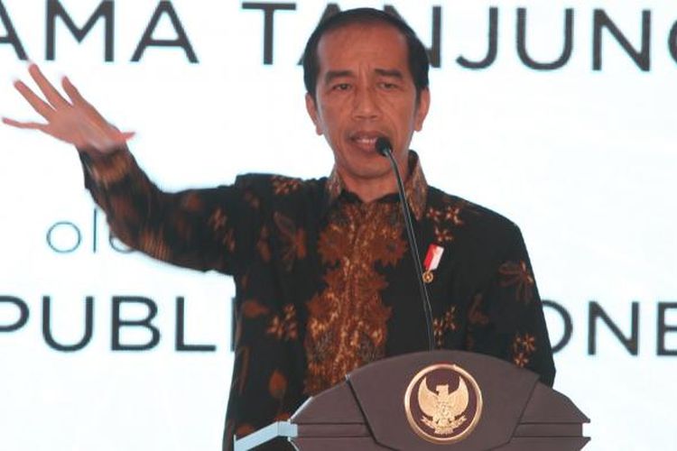 Presiden Joko Widodo berbicara pada acara peresmian Terminal Peti Kemas Kalibaru, Pelabuhan Utama Tanjung Priok atau New Priok Container Terminal 1 di Jakarta, Selasa (13/9/2016). Terminal Peti Kemas Kalibaru merupakan terminal peti kemas pertama dalam pembangunan Fase IA Terminal New Priok yang terdiri atas tiga terminal peti kemas dan dua terminal produk. 