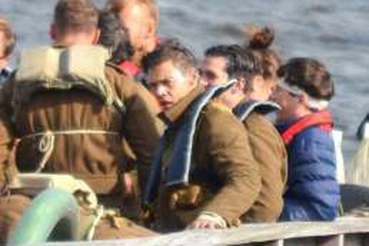 Harry Styles menjalani shooting film Dunkirk di Urk, Belanda, Jumat (8/7/2016).