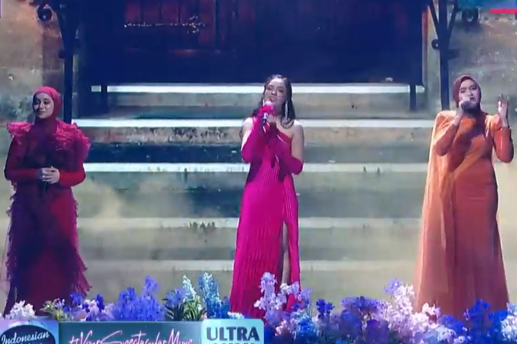 Penyanyi Lyodra Ginting duet lagu Sang Dewi bersama dua kontestan Indonesian Idol 2023 Salma dan Nabilah dalam malam Grand Final Indonesian Idol, Senin (15/5/2023) malam.