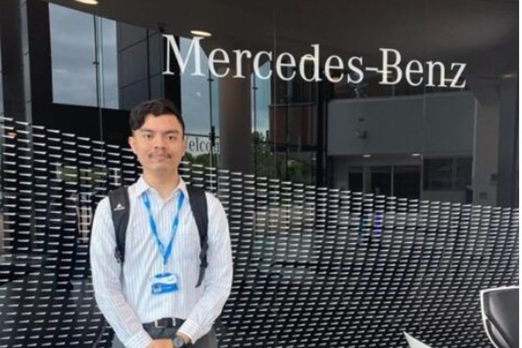 Mahasiswa Fakultas Vokasi Universitas Brawijaya (UB), Roihan Abdulloh berkesempatan magang di Mercedes-Benz Parts Logistics UK Limited. 
