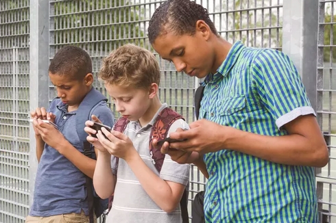 7 Strategi Mendidik Anak agar Lebih Bijak Menggunakan Media Sosial