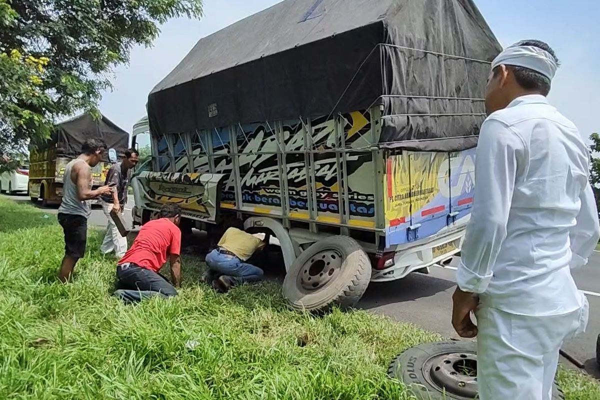Calon anggota DPR RI, Dedi Mulyadi, mengusulkan adanya tarif tol murah khusus angkutan pangan untuk memangkas biaya distribusi sehingga harga di pasaran bisa turun.