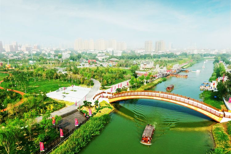 Ilustrasi kanal terpanjang di dunia yang dibuka untuk wisatawan di Cangzhou di wilayah utara China.