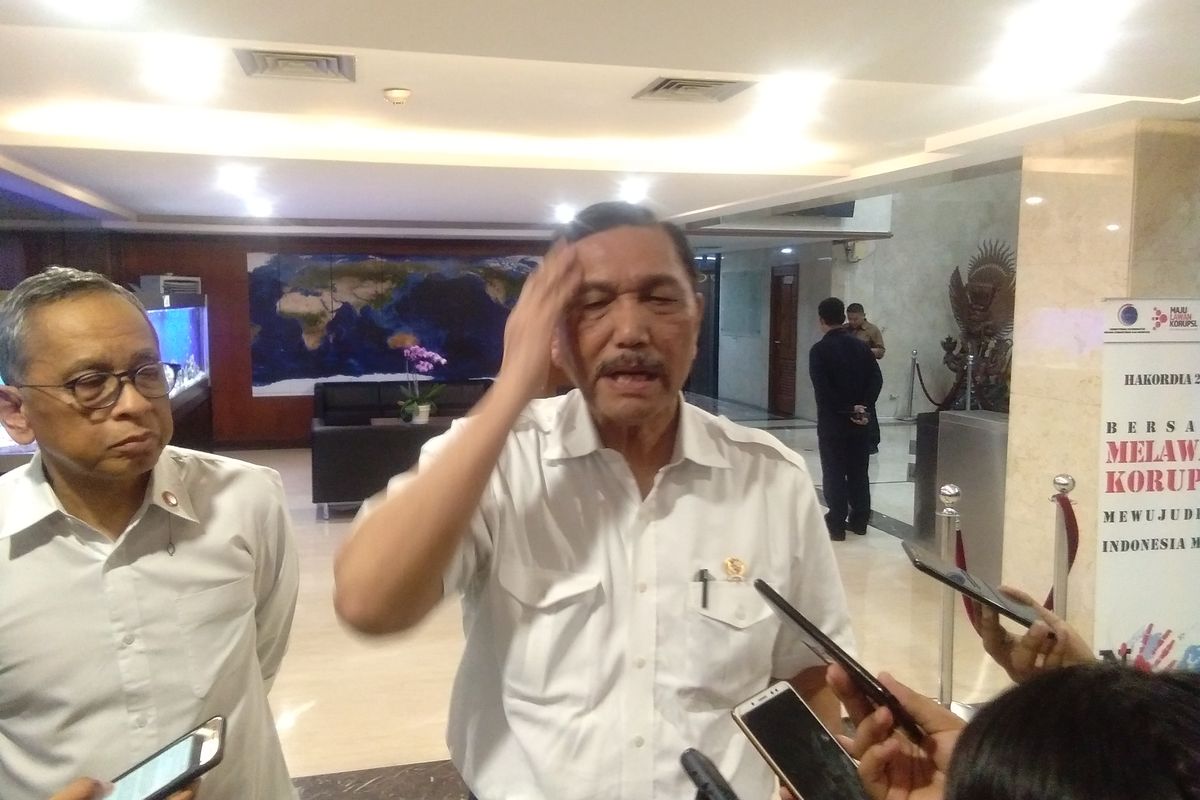 Menko Maritim dan Investasi, Luhut B Pandjaitan memberikan keterangan pers di Kantor Kemenko Maritim dan Investasi, Jakarta, Kamis (12/12/2019).