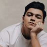 Bahas Cinta yang Tak Sejalan, Adam Peter Lepas Single Lost Without You