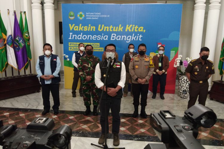 Gubernur Jawa Barat Ridwan Kamil saat memberikan keterangan kepada media usai rapat koordinasi penanganan Covid-19 di Gedung Sate, Kota Bandung beberapa waktu lalu.