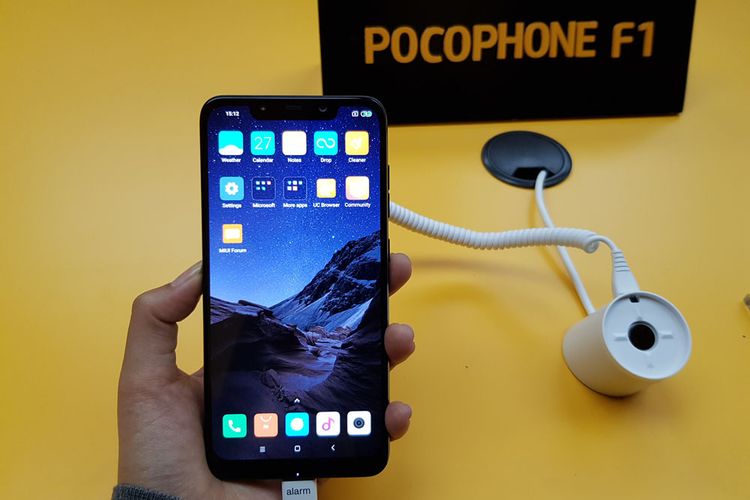 Xiaomi merilis smartphone Pocophone F1 dengan harga mulai Rp 4,5 juta untuk pasar Indonesia, Senin (27/8/2018).