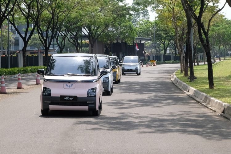 Kompas.com mendapat kesempatan menjajal Air ev di daerah tertutup di Nava Park BSD, Tangerang. 