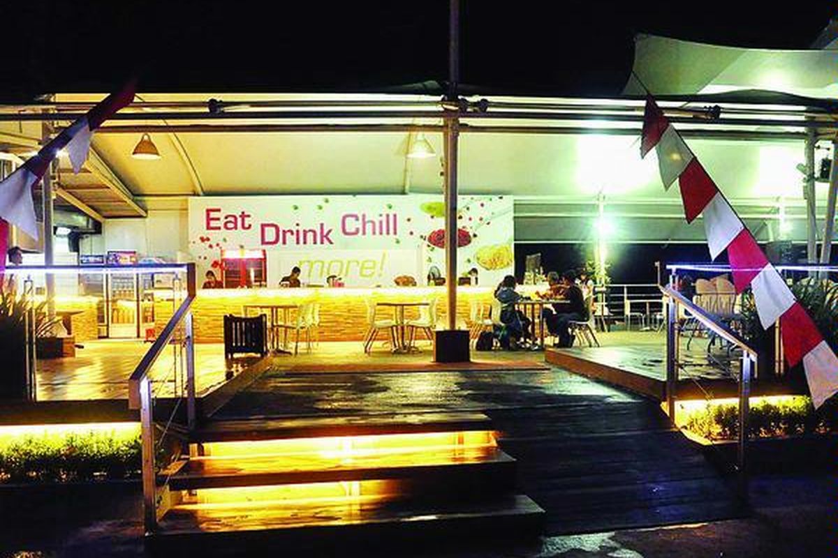 Restoran Terasutra, Bogor, menyediakan beragam makanan dan minuman, mulai dari colenak, kentang goreng, sampai spageti dan steak.